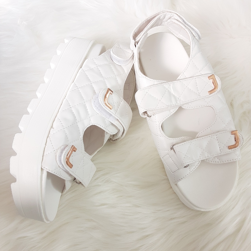 Womens | Juniors White Quilted Flat Platform Chunky Dad Sandals (sizes 9 10)